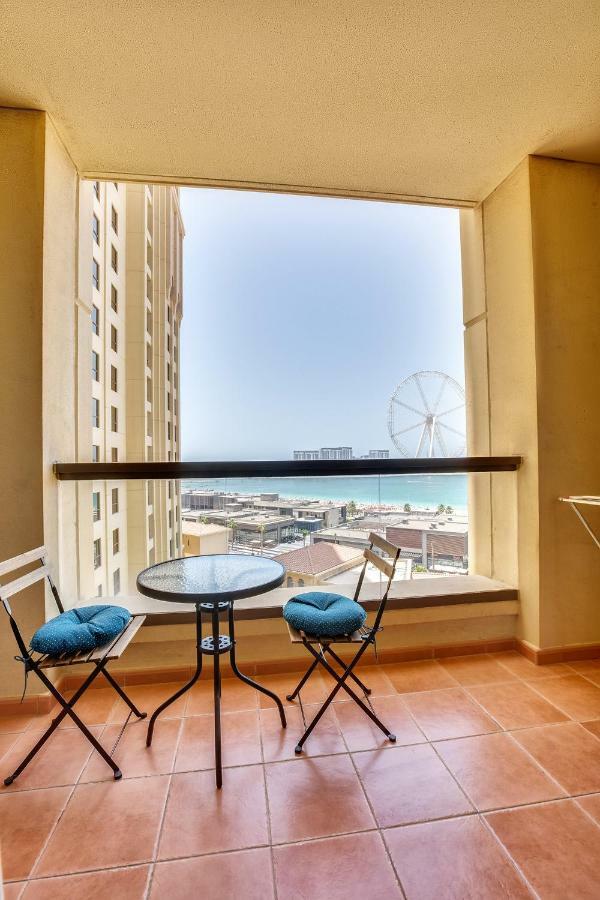 Apartamento Spacious Sea View Studio At The Beach Jbr Dubái Exterior foto